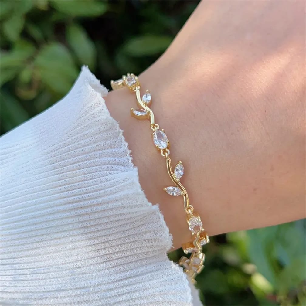Tulip Bracelet – Premium Quality Stainless Steel Elegant Bracelet for Women l Red ~ Without Box